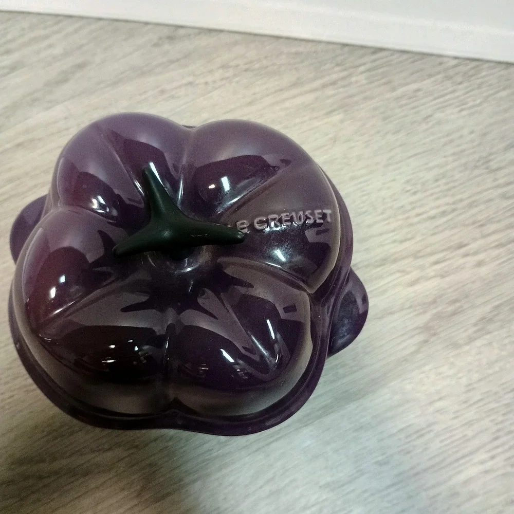 Le Creuset Petite Mini Bell Pepper Stoneware Cocotte Casserole Purple